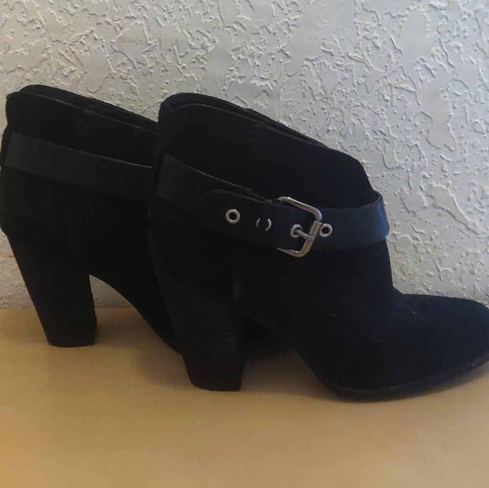 Buckle Boot Heel